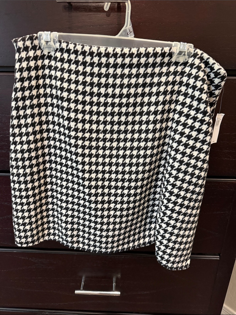 Old Navy Black and White Houndstooth Mini Skirt